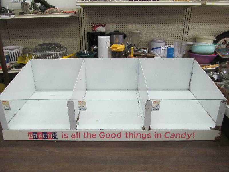 lot 207 image: Brachs Display