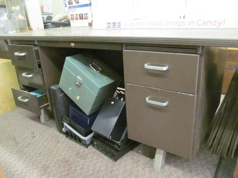lot 208 image: DeskOffice Supplies