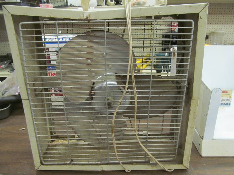 lot 210 image: Box Fan