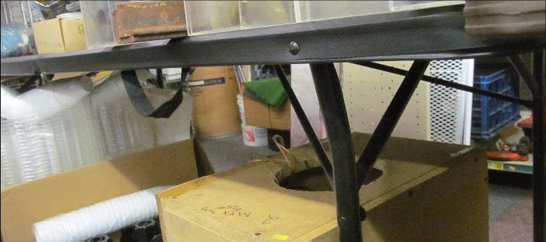 lot 213 image: Folding Table