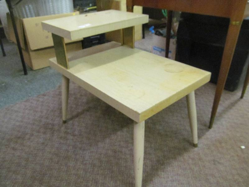 lot 214 image: Vintage End Table