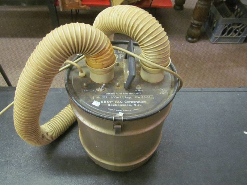lot 220 image: Shop Vac