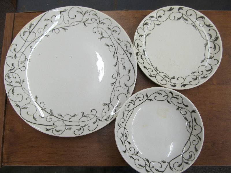 lot 228 image: Royal China Set