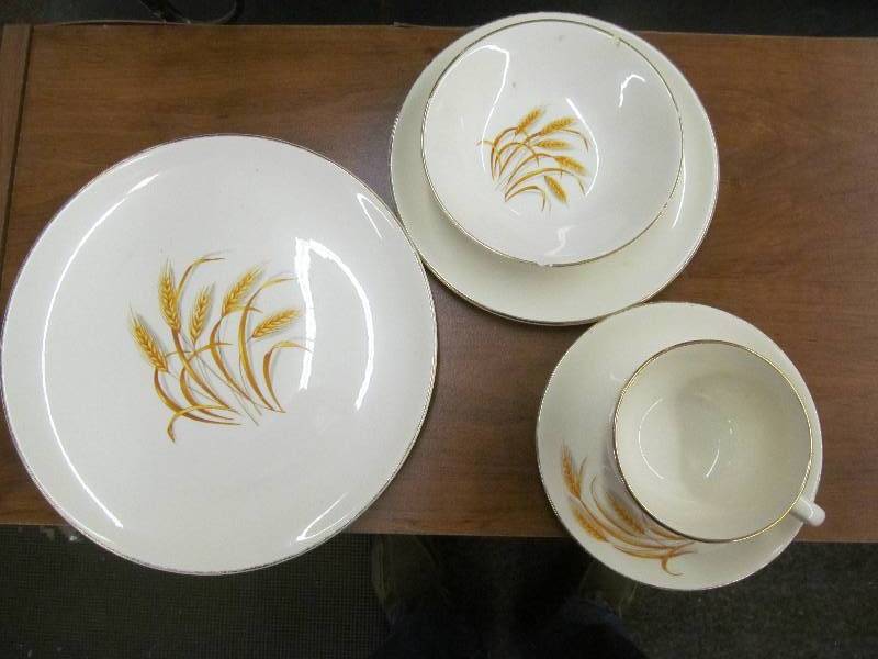 lot 230 image: Golden Harvest Wheat Dish Set