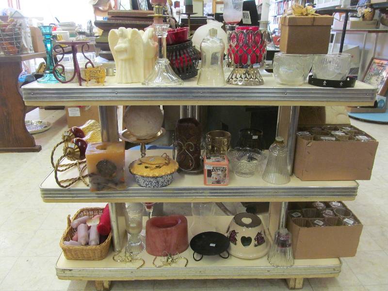 lot 248 image: CandlesCandle Holders