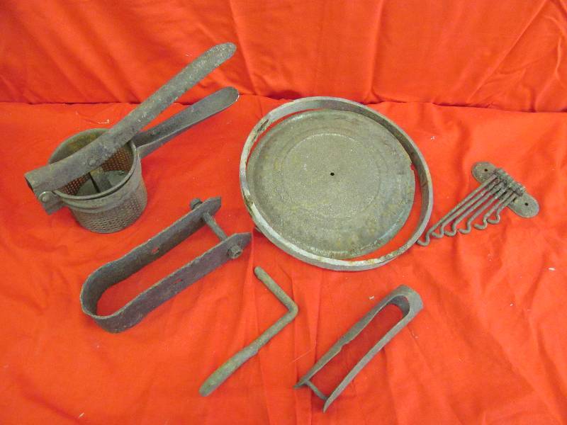 lot 251 image: Vintage Potato RicerTowel Rack