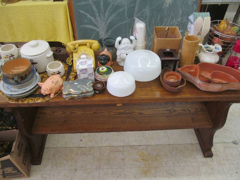 lot 262 image: Vintage Collectibles