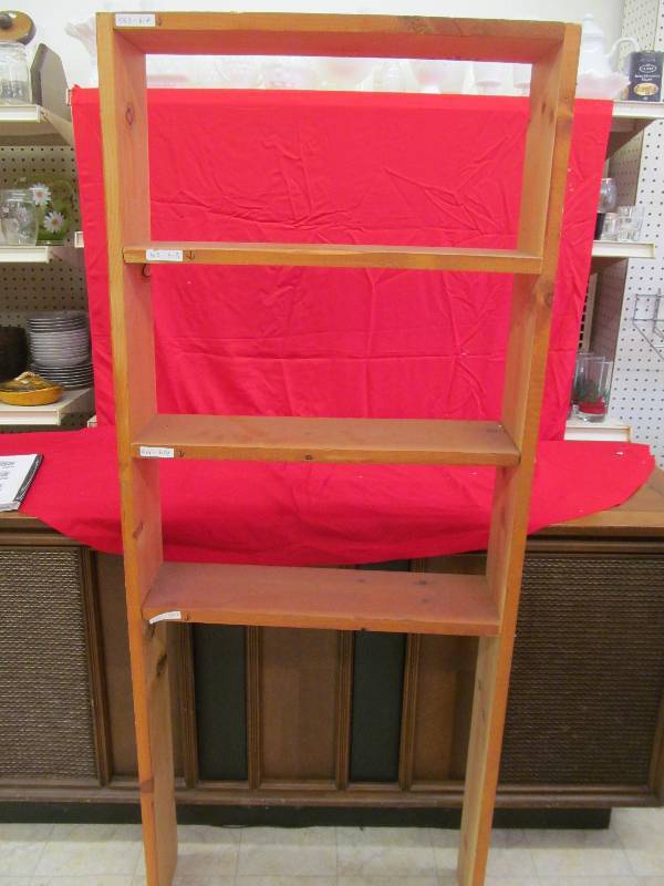 lot 268 image: Display Shelf
