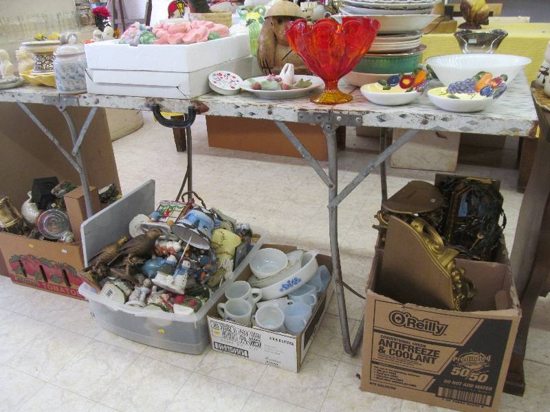lot 272 image: Vintage Folding Table
