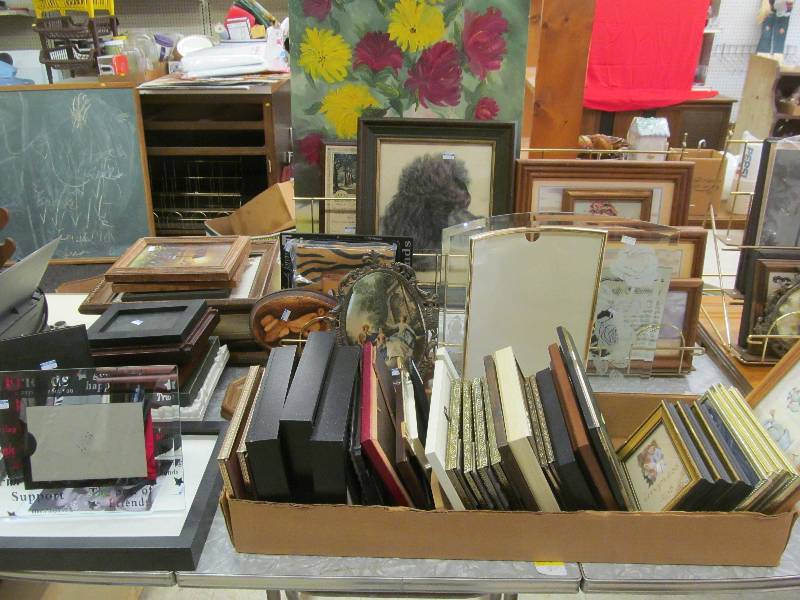 lot 276 image: Picture FramesPictures