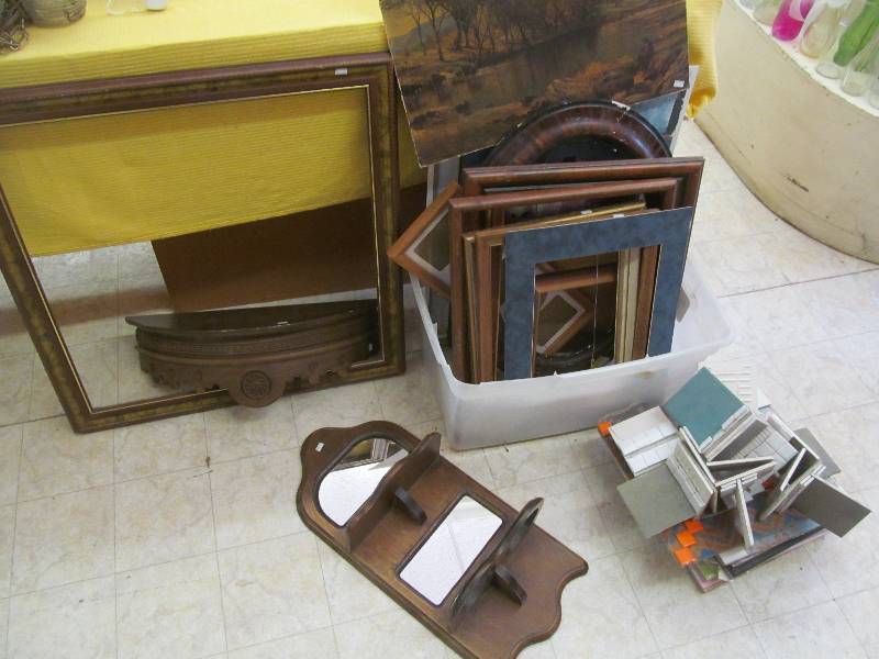 lot 288 image: Picture FramesPictures