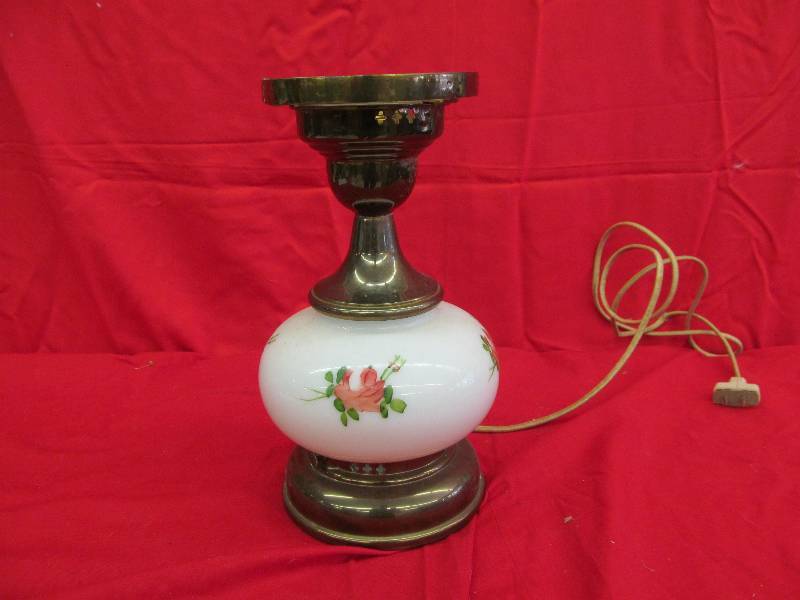 lot 295 image: Vintage Table Lamp