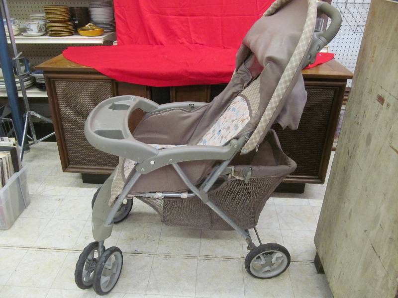 lot 300 image: Baby Stroller