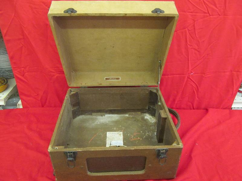 lot 304 image: Vintage Photograph Box