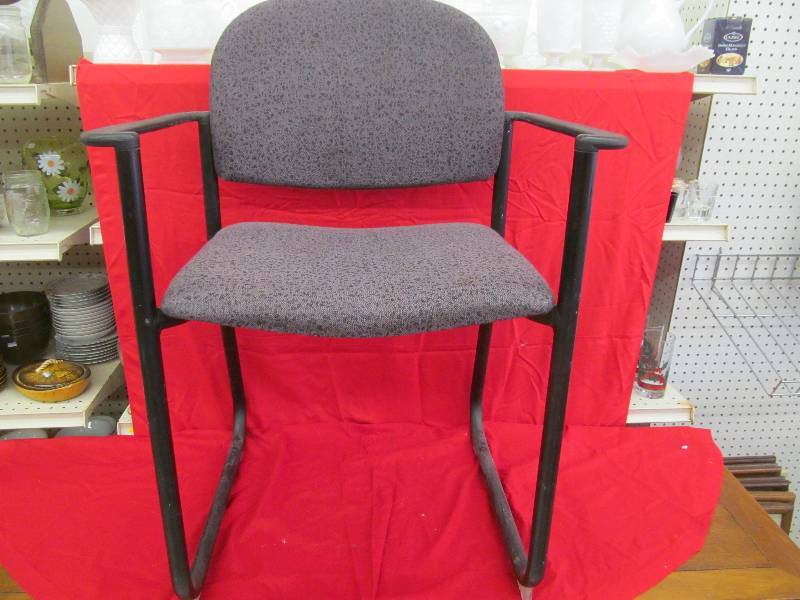 lot 305 image: Office Chair