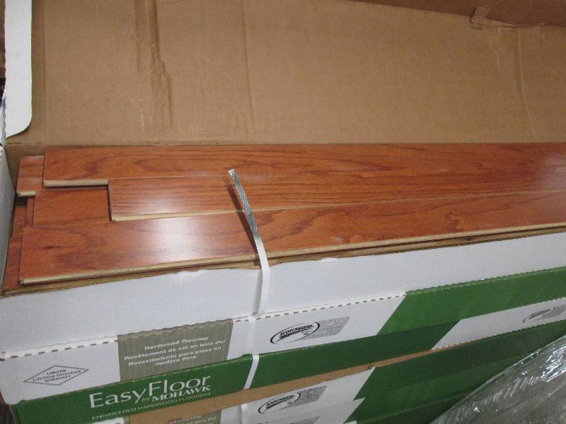 lot 24 image: Lot of 6 Easy flooring by Mohawk en...