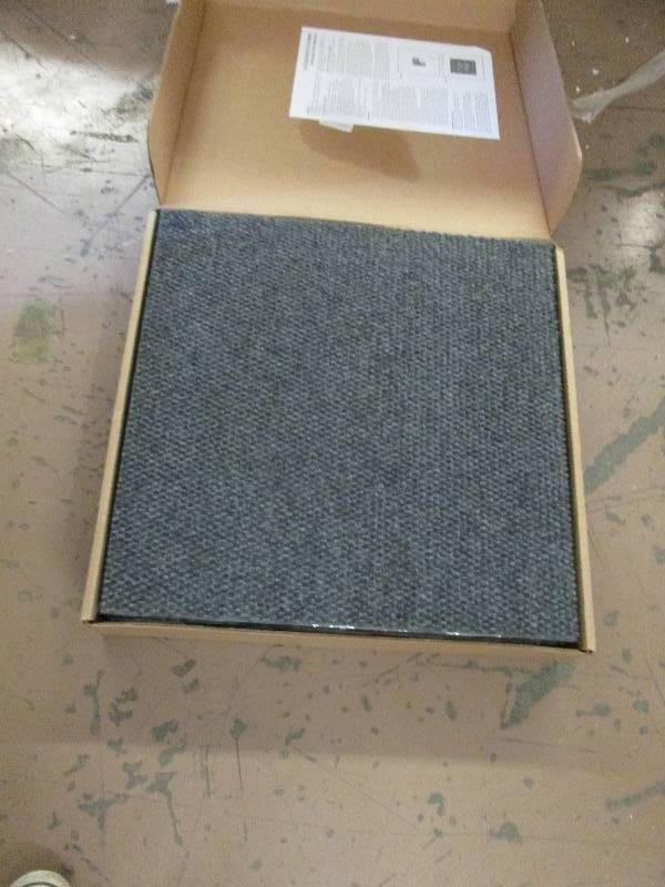 lot 72 image: Lot of 18 x 18 carpet squares ...