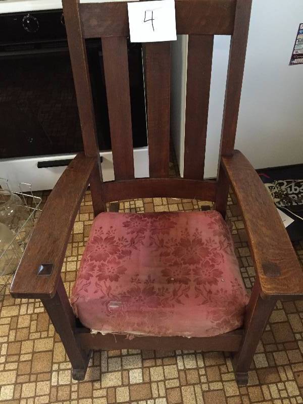 ANTIQUE ROCKING CHAIR