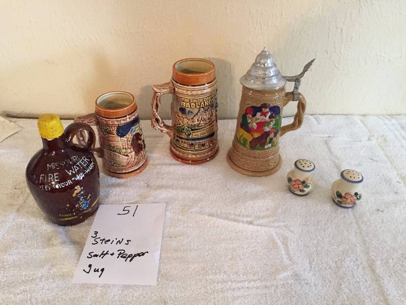 COLLECTIBLE STEINS JUG SALT AN PEPPER SHAKER