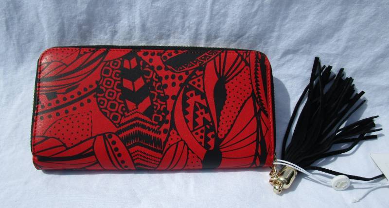 NEW 1 SHIRALEAH CLUTCH