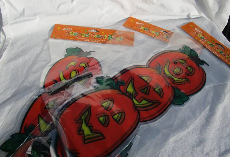 NEW HALLOWEEN 3 PACKS OF 6 TREAT BAGS