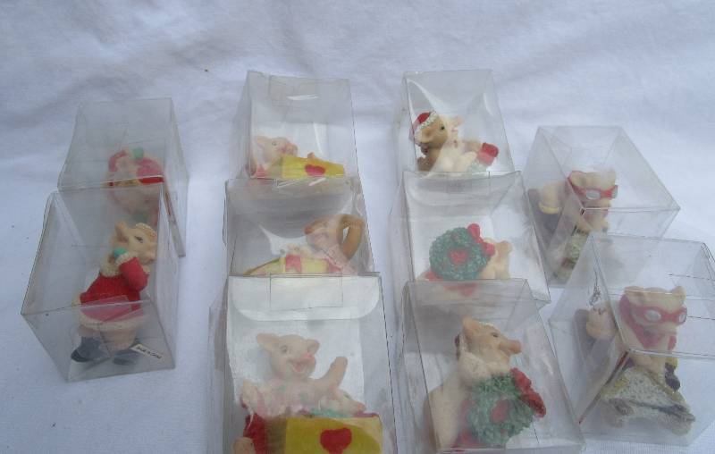 NEW BOX LOT OF 10 PIGS