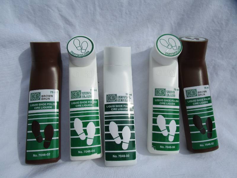 5 BOTTLES OF NEW SHOE POLISH 2 BROWN 2 WHITE AND 1 NEUTRAL