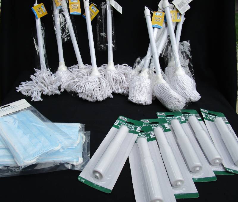 NEW 11 DISH MOPS, 4 SETS OF DUST MASKS, 6 TOILET PAPER ROLL HOLDERS