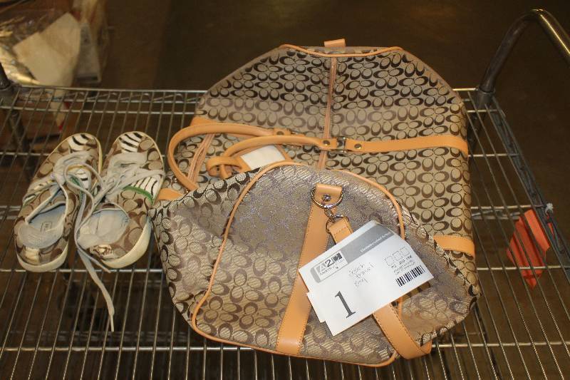 lot 1 image: Coach Travel Luggage Bag & Shoe Coach