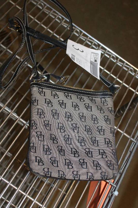 lot 3 image: Dooney & Bourke Handbag w Dust Cover
