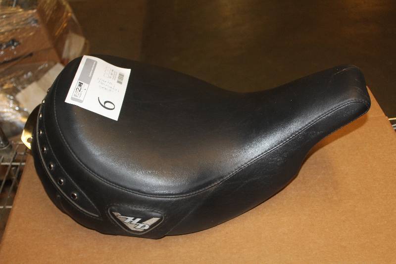 lot 6 image: Harley Davidson Motorcycle Seat