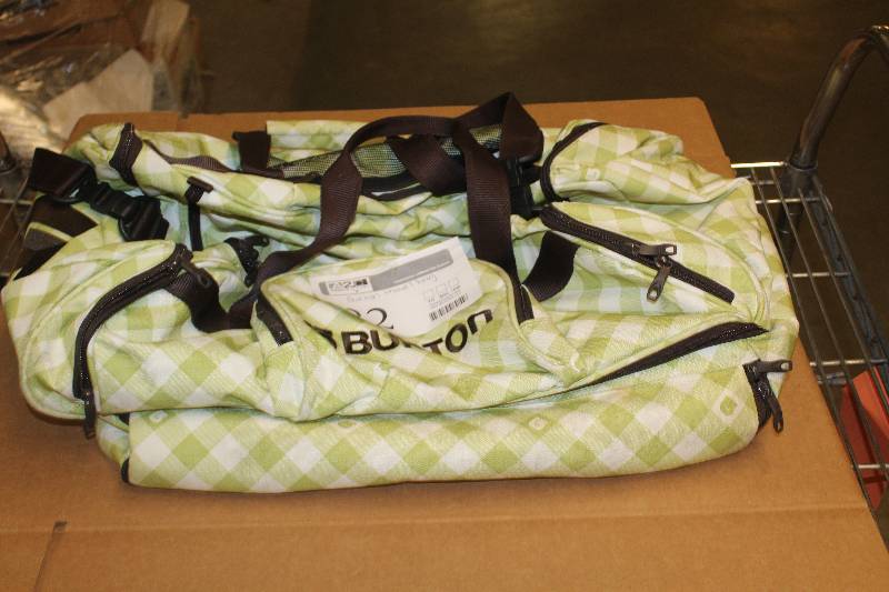 lot 22 image: Burton Travel Bag