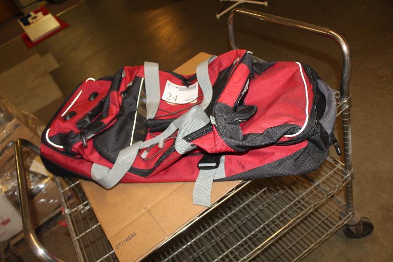 lot 24 image: Coleman Large Travel Camping Bag