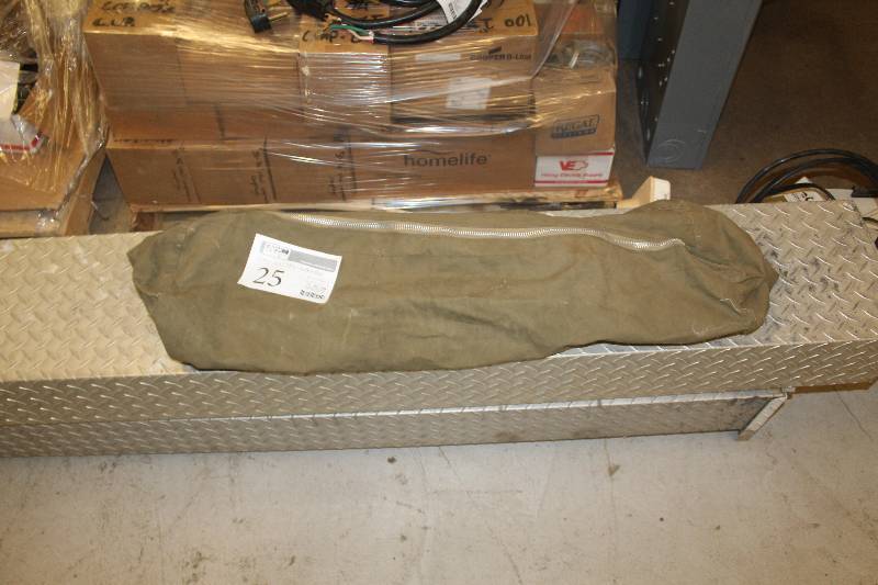 lot 25 image: Army Military Duffle Bag