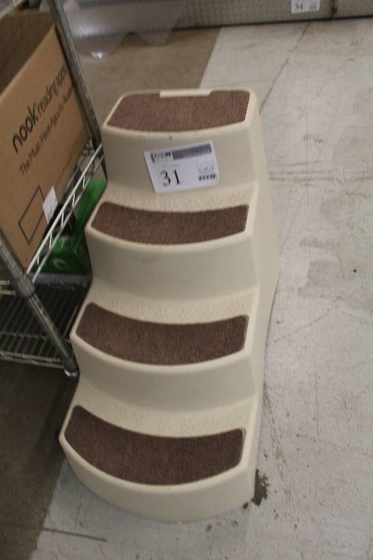 lot 31 image: 4-Step Dog Steps