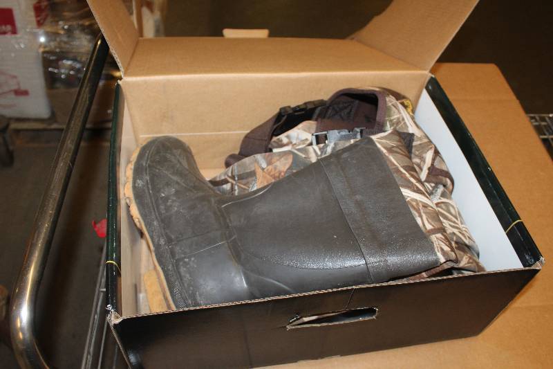 lot 69 image: Cabellas Size 10R Hunting Camo Waders New In Box