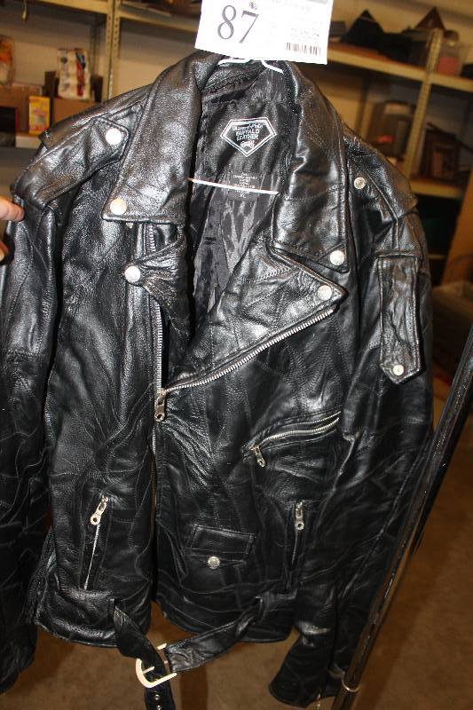 lot 87 image: Diamond Plate Buffalo Size XL Leather Motorcycle Vest
