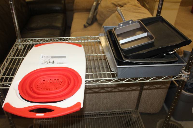 lot 394 image: Lot of (8) New, Pre-owned Bakeware, Kitchen Supplies