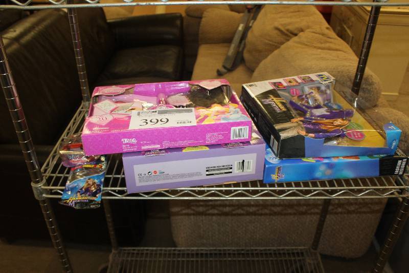 lot 399 image: Lot of (6) Girls Toys, Games
