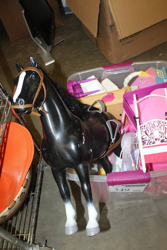 lot 349 image: Vintage & Modern Barbie House Pieces w BattaHorse