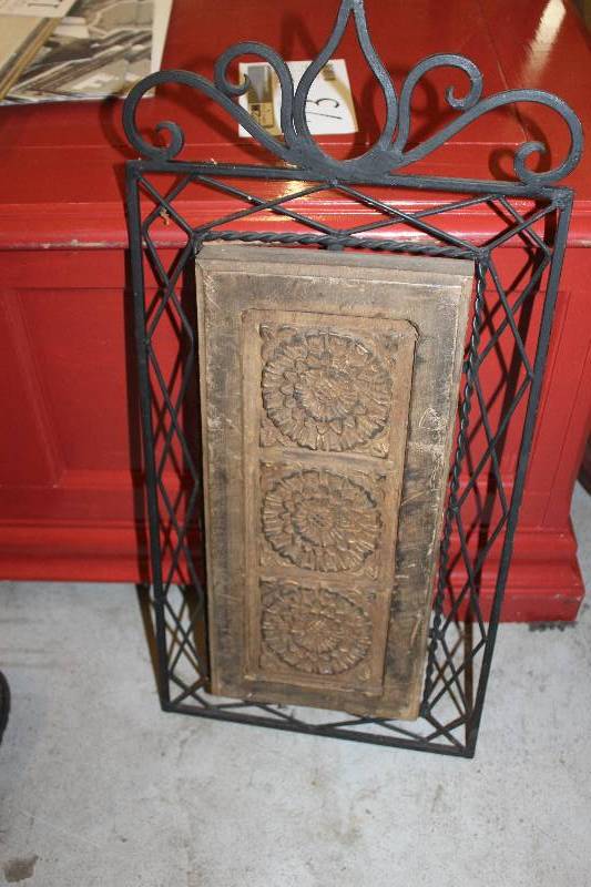 lot 122 image: Wood Carved Art Design