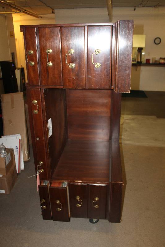 lot 214 image: 8-Drawer Wood Office Desk
