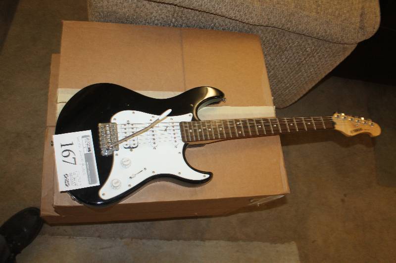 lot 167 image: Yamaha Electric Guitar