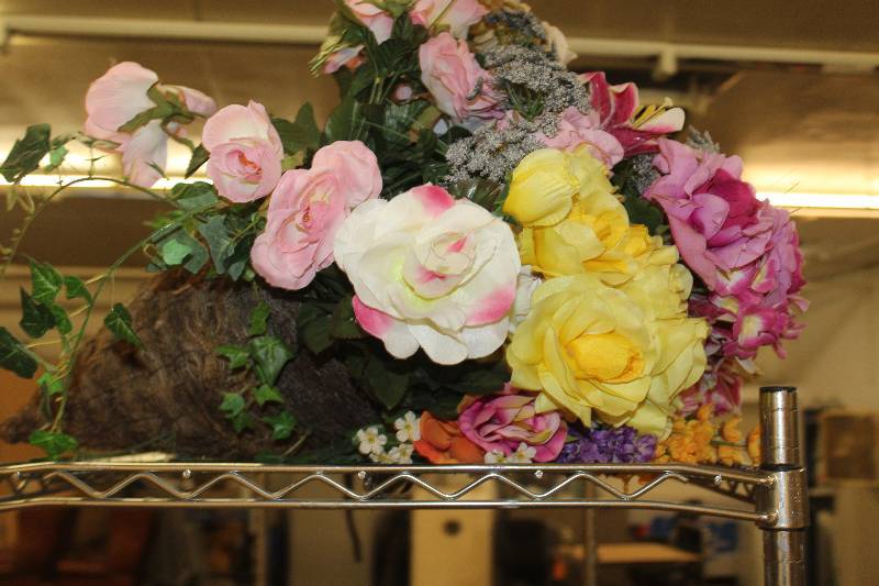 lot 144 image: Huge Flower Basket Arrangement
