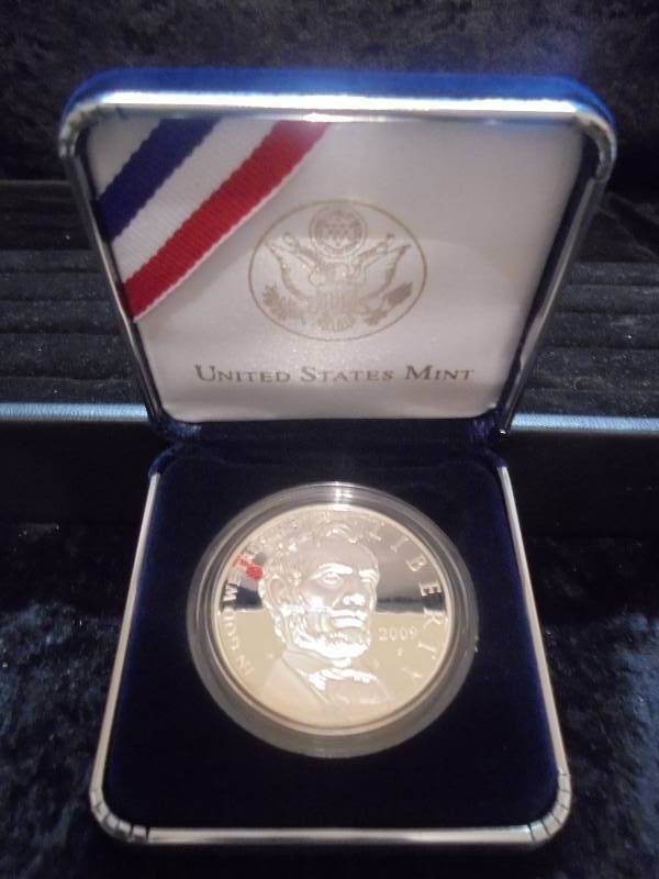 2009 Abraham Lincoln Commemorative SILVER Dollar in Velvet Case