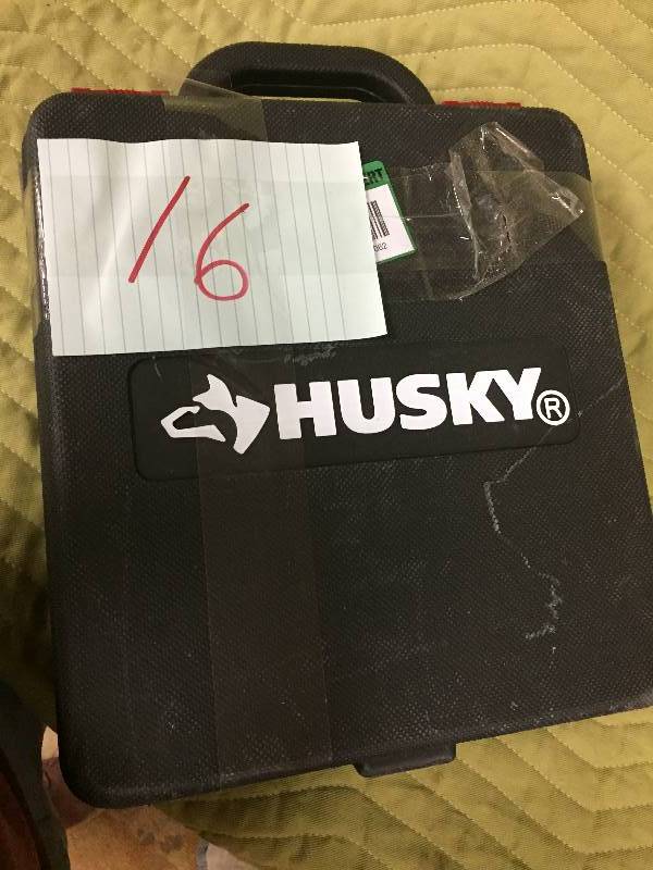 lot 16 image: Husky 4-Tool Air Tool Kit