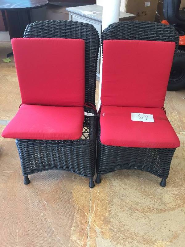 lot 69 image: Set of patio chairs New