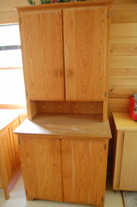 lot 3 image: Cabinet