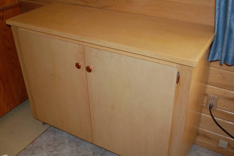 lot 4 image: Cabinet