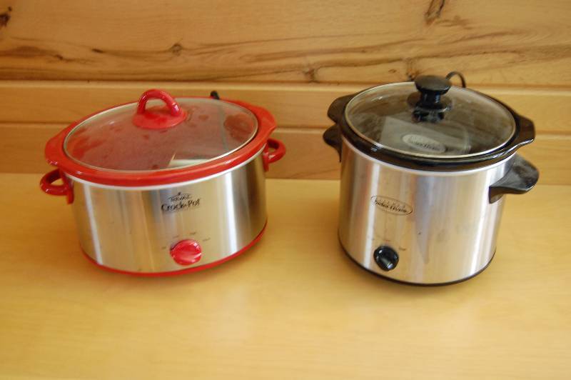 lot 8 image: Slow Cookers